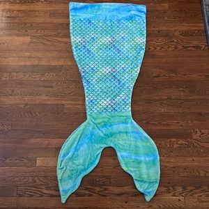 Fleece Mermaid Wearable Blanket